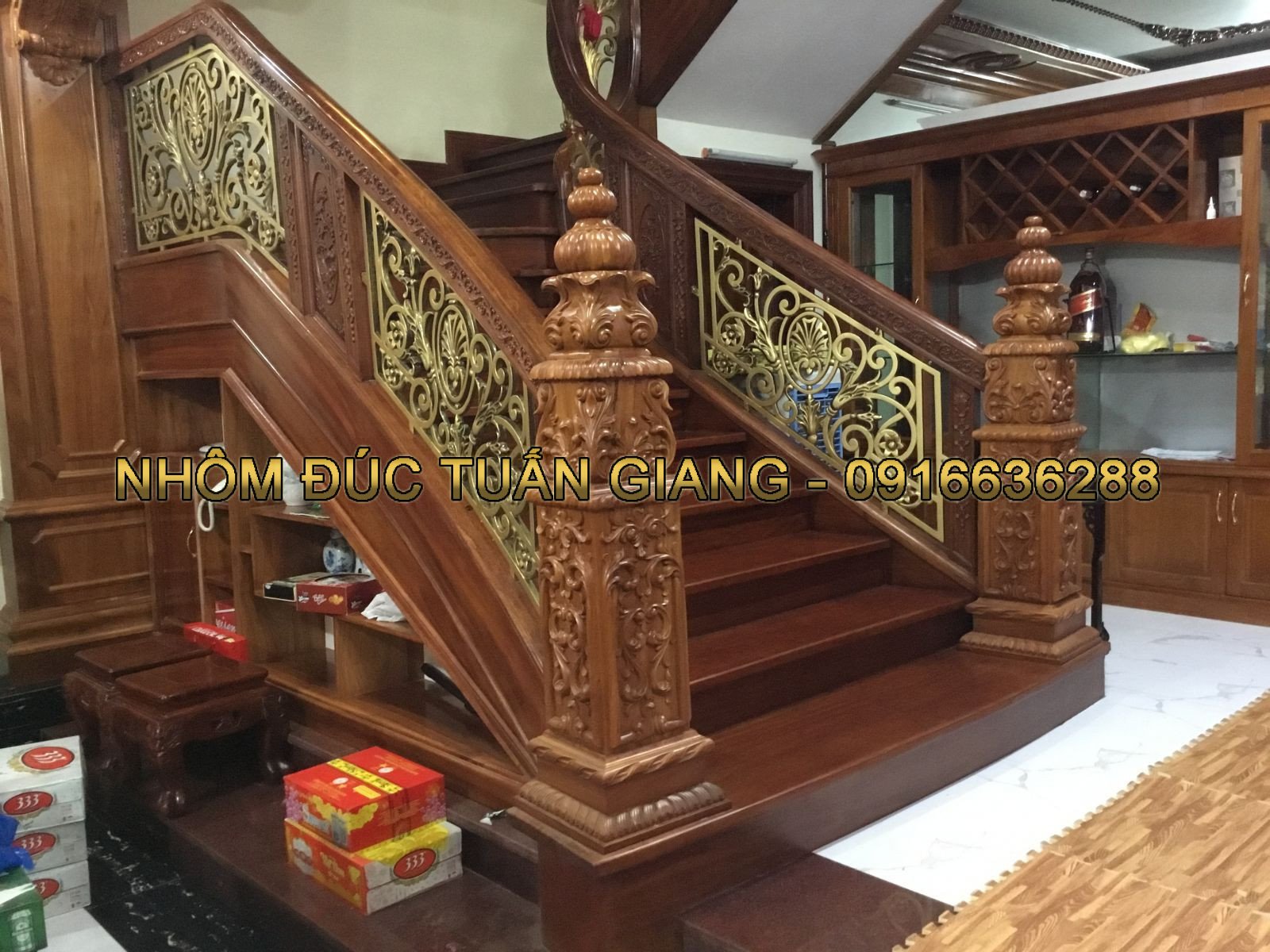 Thi Công Cầu Thang Nhôm Đúc Chuyên Nghiệp Cho Biệt Thự: Đẳng Cấp & Hoàn Mỹ