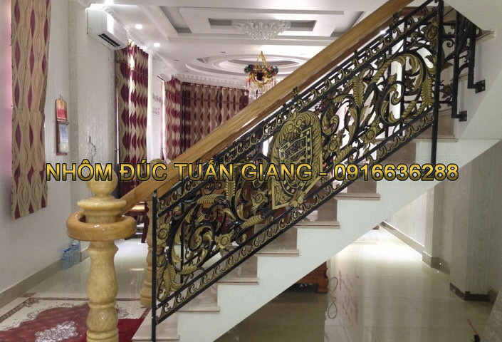 Biến hóa không gian biệt thự với cầu thang nhôm đúc trang hoàng